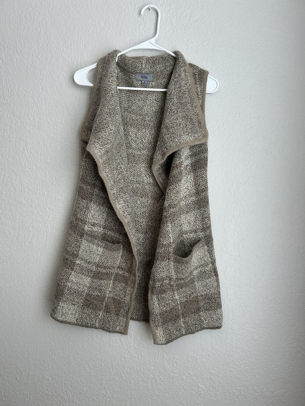 Yaira Women's Plaid Knit Sweater Vest Open Front Pockets Beige/Brown S